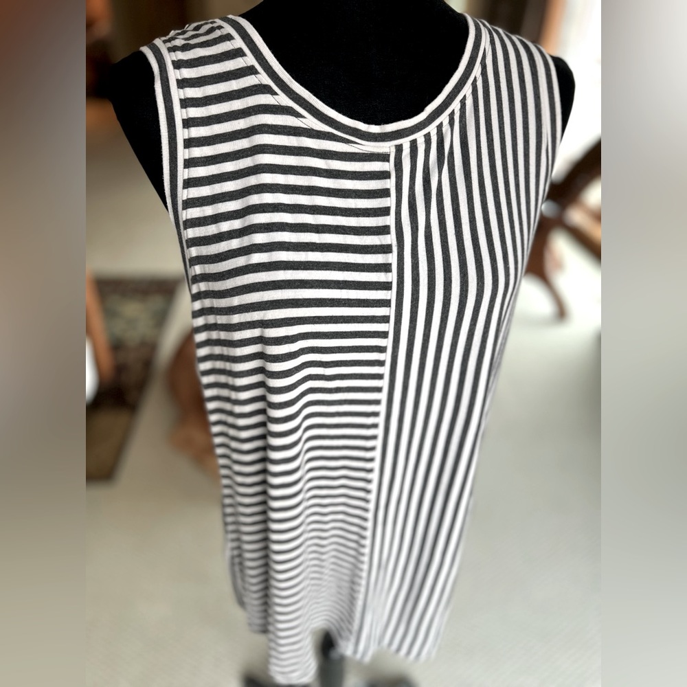CAbi dark grey and white super soft tank. Size L